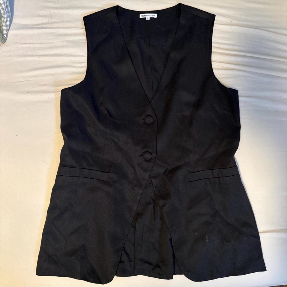 Reformation Casey Vest - Picture 2 of 4